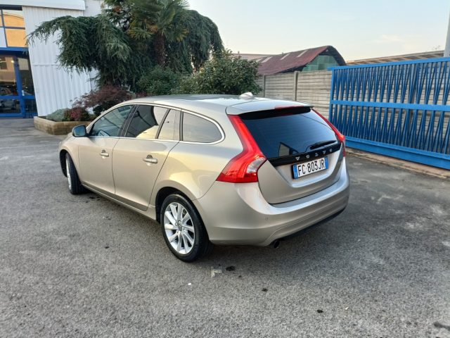 VOLVO V60 D3 Summum Immagine 1