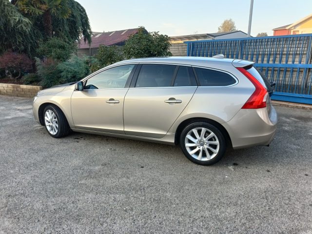 VOLVO V60 D3 Summum Immagine 2