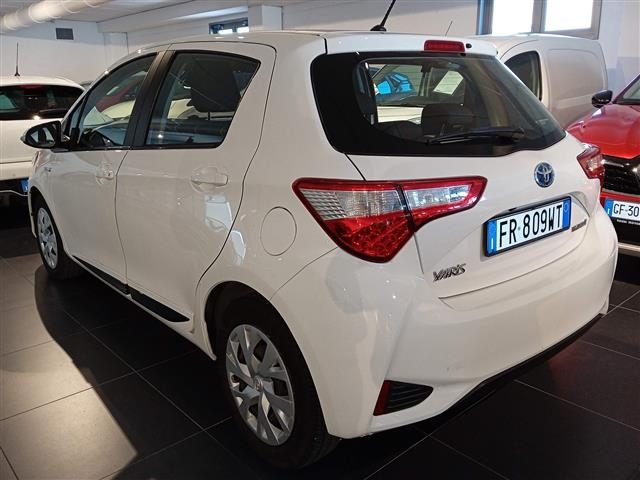 TOYOTA Yaris 5 Porte 1.5 VVT-i Hybrid Active Plus e-CVT Immagine 1