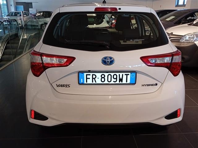 TOYOTA Yaris 5 Porte 1.5 VVT-i Hybrid Active Plus e-CVT Immagine 2