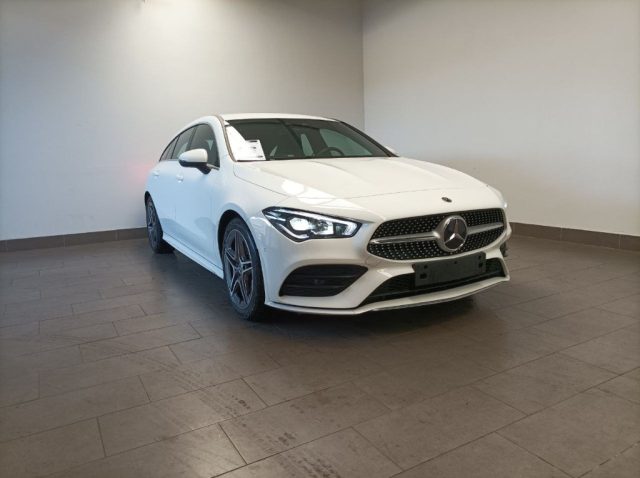 MERCEDES-BENZ CLA 200 Automatic Shooting Brake Sport Immagine 1