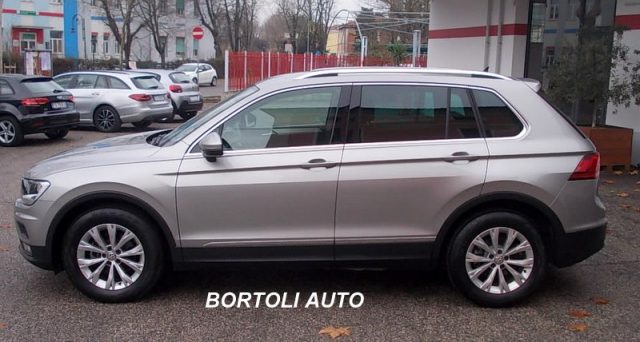 VOLKSWAGEN Tiguan 2.0 TDI 44.000 KM DSG BUSINESS AUTOMATICA BMT Immagine 2