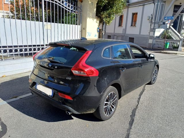 VOLVO V40 D2 Geartronic Business Plus Immagine 1