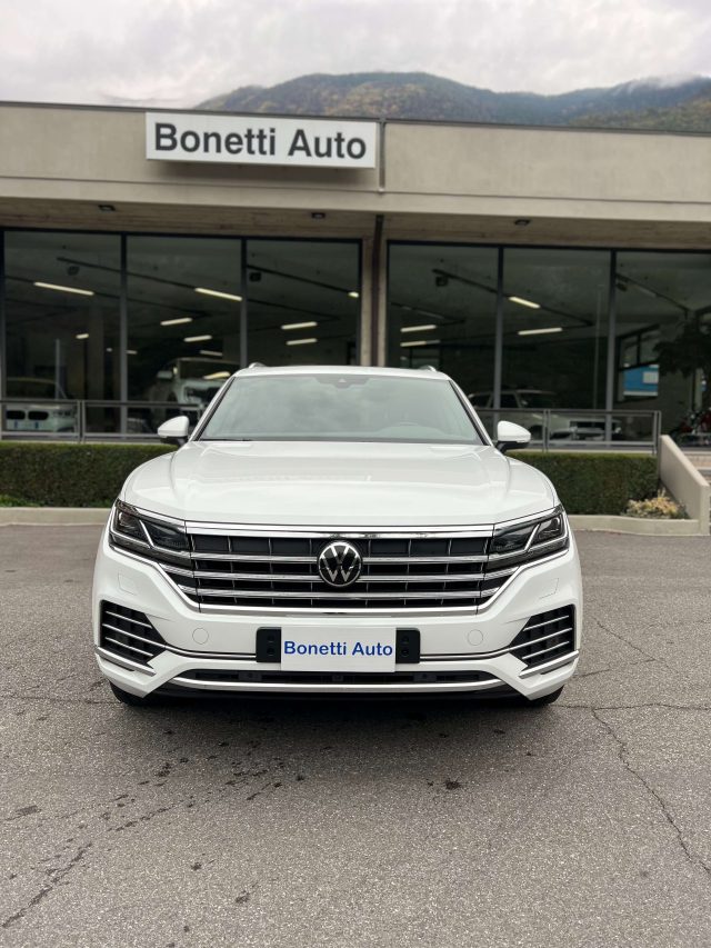 VOLKSWAGEN Touareg 3.0 V6 tdi Atmosphere 231cv tiptronic -IVA ESPOSTA Immagine 1