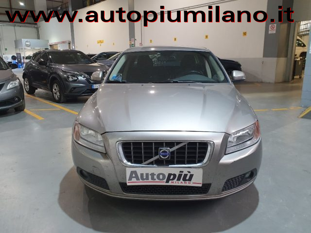 VOLVO V70 D3 Momentum Immagine 4