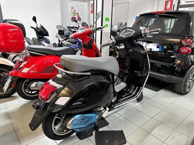 PIAGGIO Vespa GTS 300 Super Nuova my 2023 Immagine 2