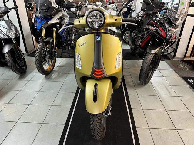 PIAGGIO Vespa GTS 300 Super Nuova my 2023 Super Sport Immagine 1