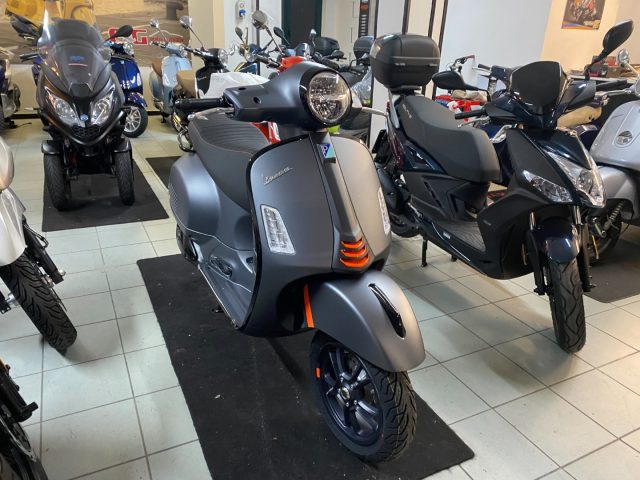 PIAGGIO Vespa GTS 300 Super Nuova my 2023 Super Sport Immagine 1