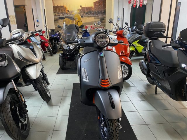 PIAGGIO Vespa GTS 300 Super Nuova my 2023 Super Sport Immagine 3