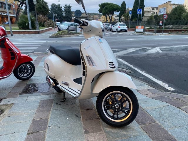 PIAGGIO Vespa GTS 300 Super Nuova my 2024 Immagine 3