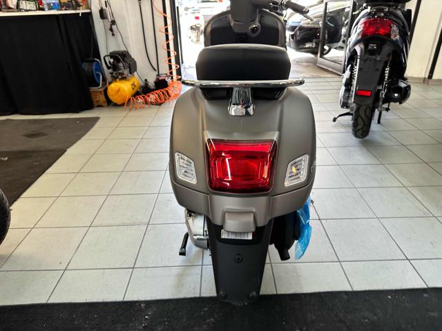 VESPA GTS 300 SuperSport Nuova my 2023 Super TECH Immagine 4