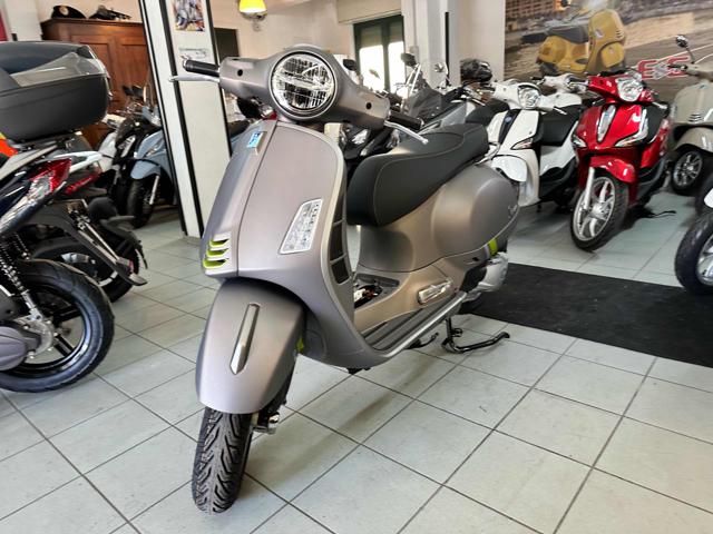 VESPA GTS 300 SuperSport Nuova my 2023 Super TECH Immagine 1