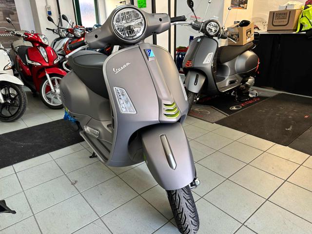 VESPA GTS 300 SuperSport Nuova my 2023 Super TECH Immagine 3