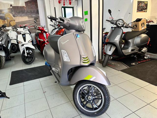 VESPA GTS 300 SuperSport Nuova my 2023 Super TECH Immagine 2