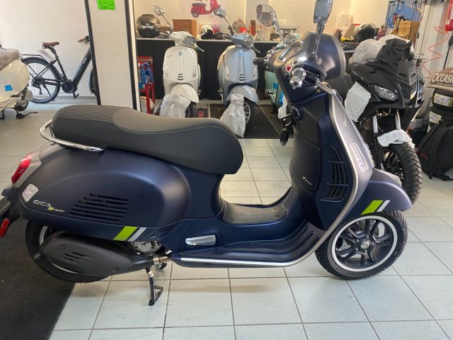 VESPA GTS 300 SuperSport Nuova my 2023 Super TECH Immagine 2