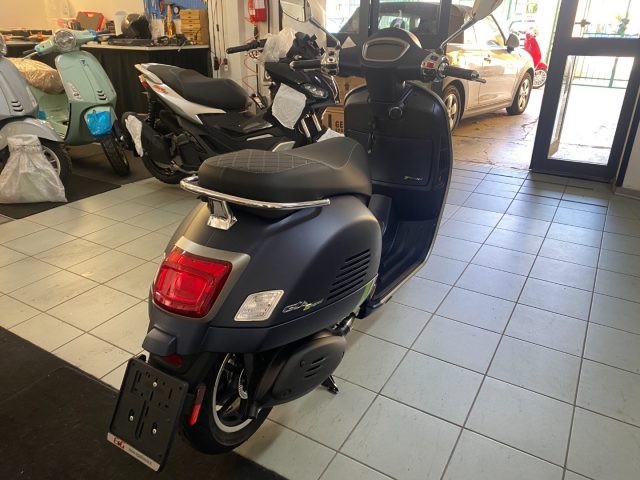 VESPA GTS 300 SuperSport Nuova my 2023 Super TECH Immagine 4