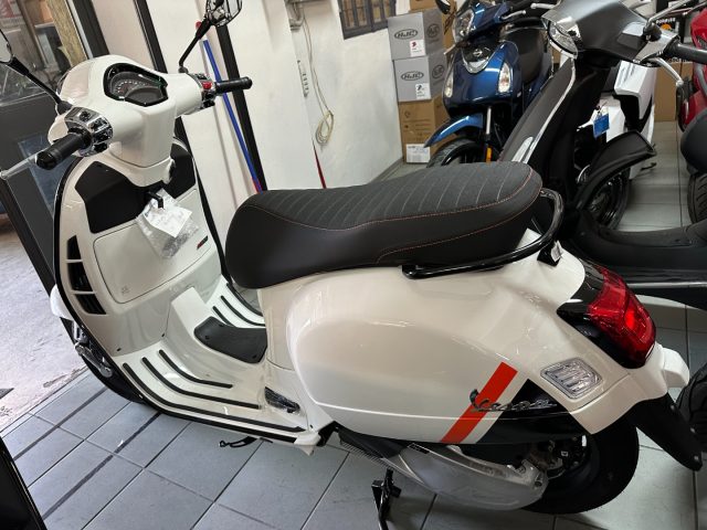 VESPA GTS 300 SuperSport Nuova my 2023 Super Sport Immagine 3