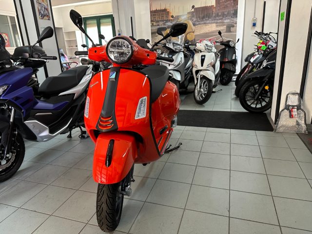 VESPA GTS 300 SuperSport Nuova my 2023 Super Sport Immagine 3