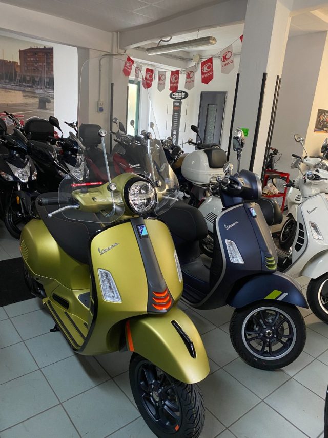 VESPA GTS 300 SuperSport Nuova my 2023 HPE Super Sport Immagine 3