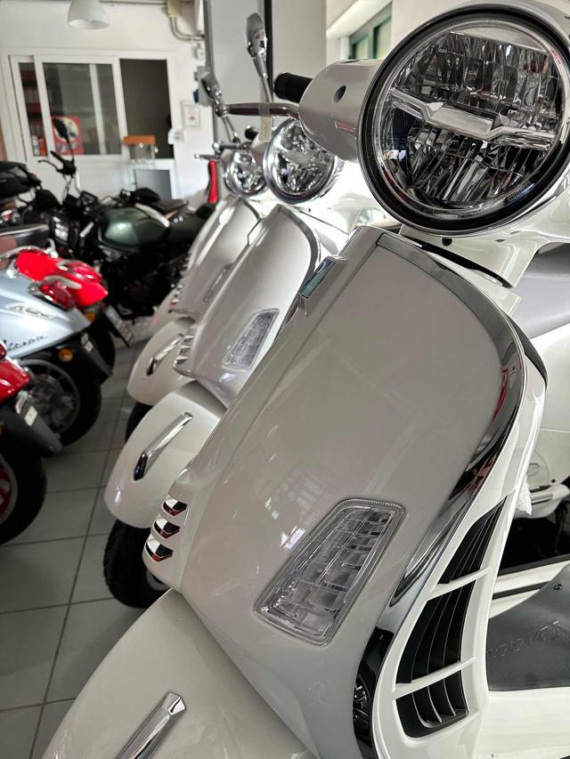 VESPA GTS 300 Super Nuova my 2023 Immagine 1