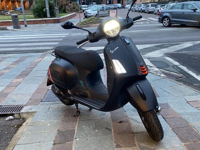 PIAGGIO Vespa GTS 300 Super Nuova my 2023 Super Sport Immagine 2