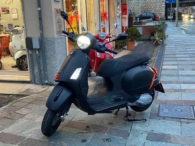 PIAGGIO Vespa GTS 300 Super Nuova my 2023 Super Sport Immagine 1