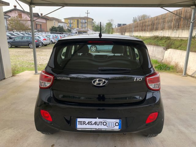 HYUNDAI i10 1.0 MPI Classic EURO 5 NEOPATENTATI Immagine 3