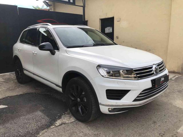 VOLKSWAGEN Touareg 3.0 TDI 204 CV tiptronic BlueMotion Techn. Executi Immagine 2