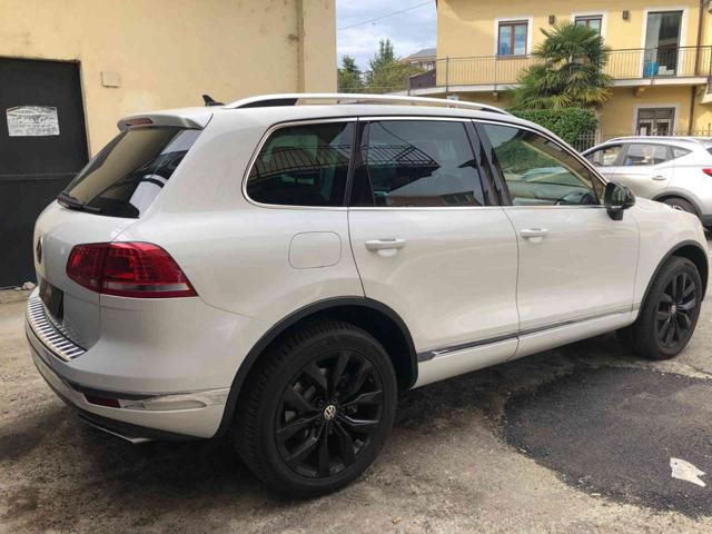 VOLKSWAGEN Touareg 3.0 TDI 204 CV tiptronic BlueMotion Techn. Executi Immagine 4