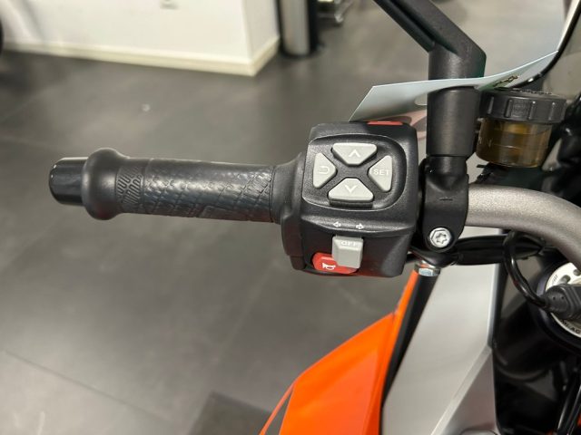 KTM 1290 Super Duke KTM 1290 DUSPER DUKE GT - VALIGIE LATERALI Immagine 2