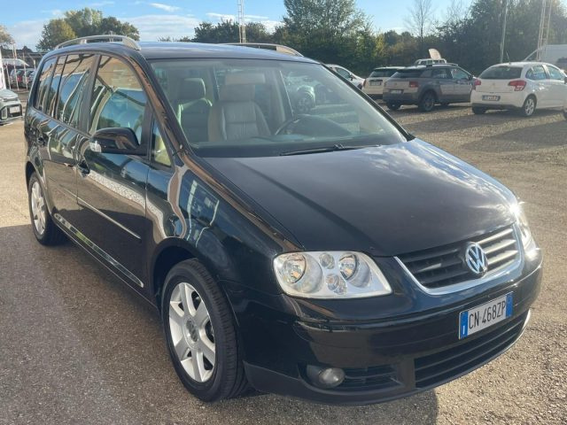 VOLKSWAGEN Touran 1.6 16V FSI Highline Immagine 3