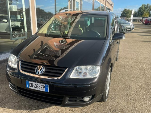 VOLKSWAGEN Touran 1.6 16V FSI Highline Immagine 4