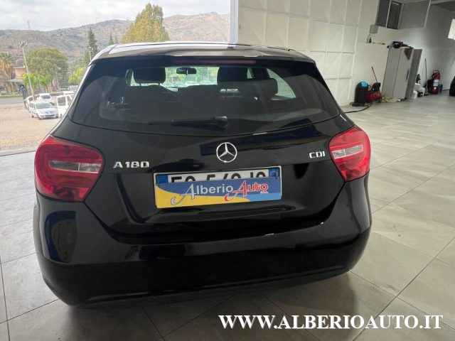 MERCEDES-BENZ A 180 d Premium Immagine 4