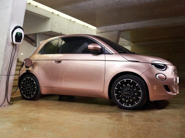 FIAT 500 3+1 42 kWh Immagine 0