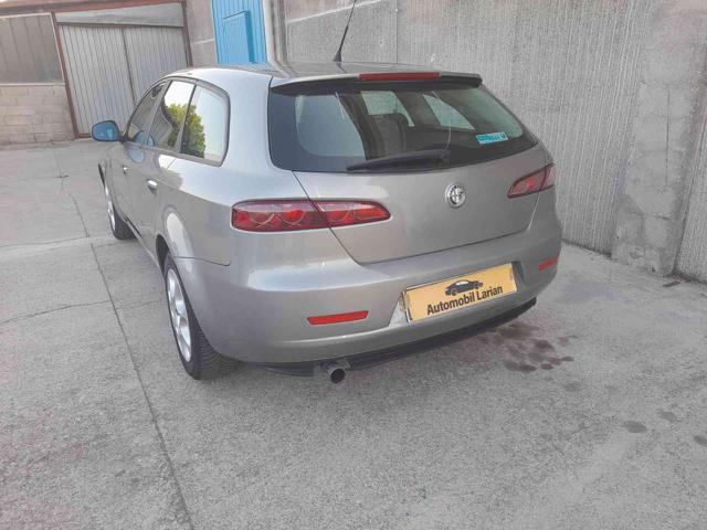 ALFA ROMEO 159 1.9 JTDm 16V Sportwagon Immagine 1