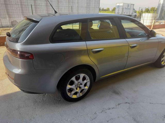 ALFA ROMEO 159 1.9 JTDm 16V Sportwagon Immagine 2