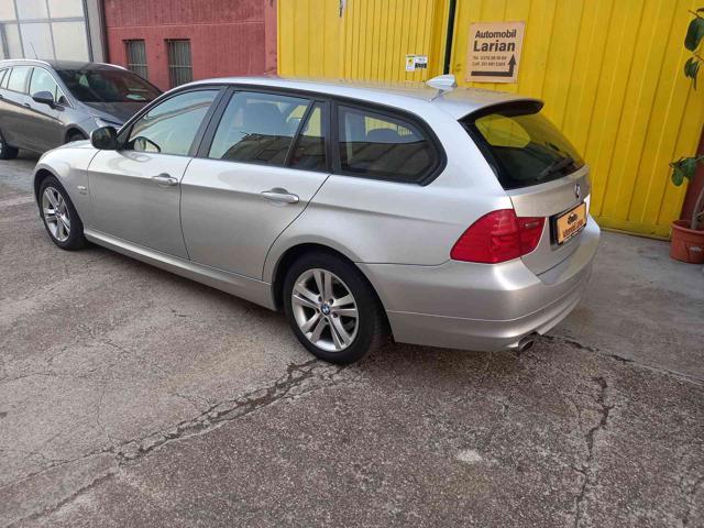 BMW 320 d cat xDrive Touring Eletta Immagine 4