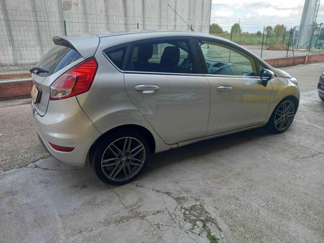 FORD Fiesta 1.5 TDCi 75CV 5 porte per neopatentati Immagine 1