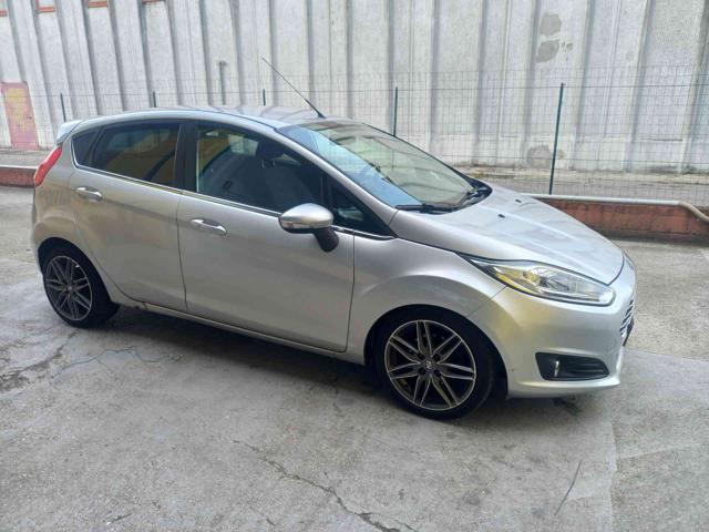 FORD Fiesta 1.5 TDCi 75CV 5 porte per neopatentati Immagine 2