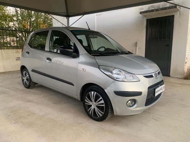 HYUNDAI i10 1.1 12V POCHI CHILOMETRI OK NEOPATENTATI Immagine 3