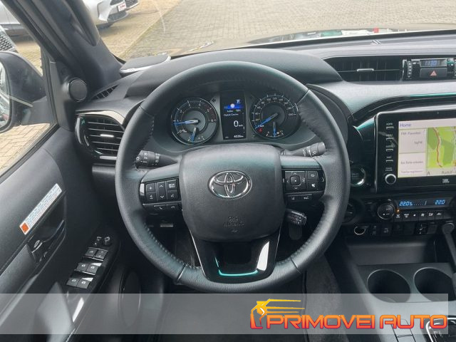 TOYOTA Hilux 2.8 D A/T 4WD 4 porte Double Cab Invincible Immagine 1