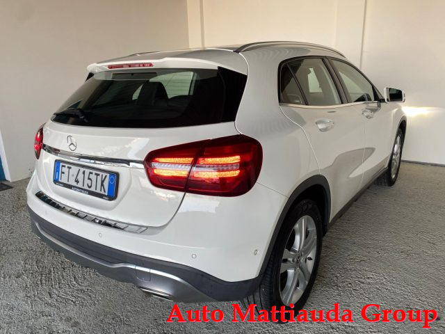 MERCEDES-BENZ GLA 200 d Automatic Sport Immagine 3