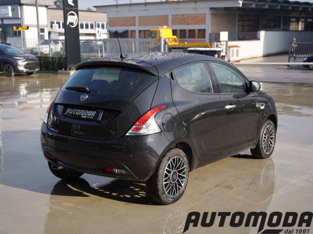 LANCIA Ypsilon 70CV Hybrid Platino Immagine 3