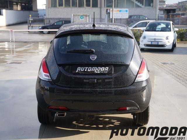 LANCIA Ypsilon 70CV Hybrid Platino Immagine 4