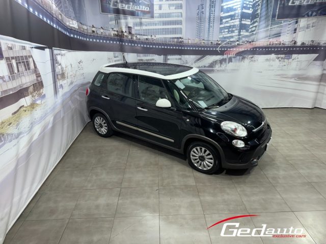 FIAT 500L 1.6 Multijet 120 CV Trekking LOUNGE TETTO RETROCAM Immagine 3