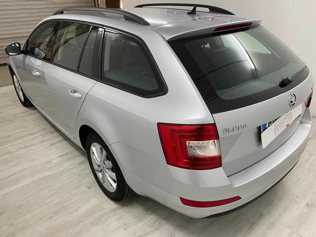 SKODA Octavia 1.6 TDI CR 105 CV DSG Wagon Elegance Immagine 4