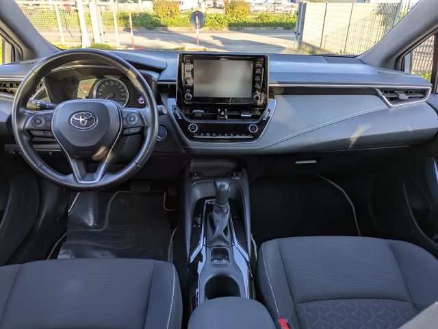 TOYOTA Corolla Hybrid Black Line Immagine 3