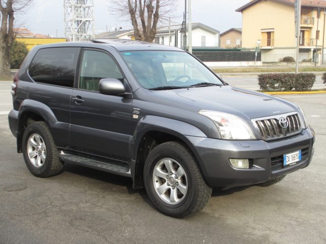 TOYOTA Land Cruiser 3.0 D-4D 16V cat 3 porte aut. Executive Immagine 2