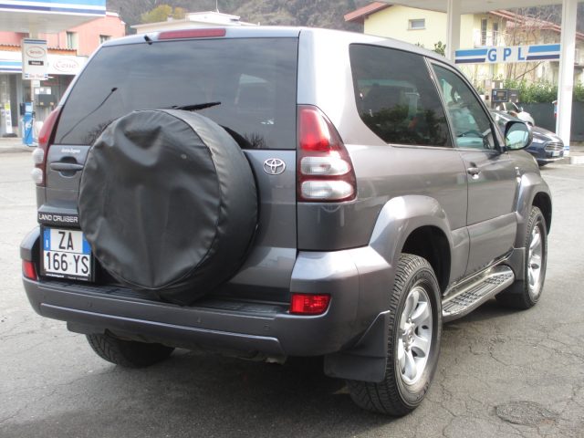 TOYOTA Land Cruiser 3.0 D-4D 16V cat 3 porte aut. Executive Immagine 3