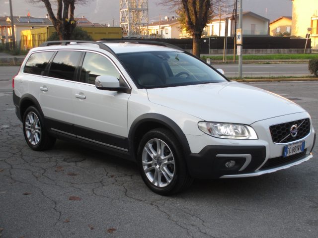 VOLVO XC70 D4 AWD Momentum Immagine 2